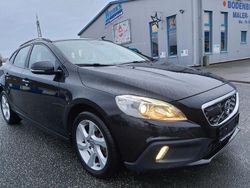 Schwarz Gebraucht 2016 Volvo V40 CC Momentum Kombi | 14.650 € (Fairer Preis)