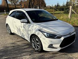 Weiß Gebraucht 2015 Hyundai i20 Trend Coupé | 5.600 € (Superpreis)
