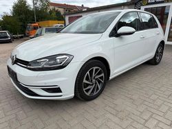 Weiß Gebraucht 2017 VW Golf VII Sound Limousine | 12.900 € (Guter Preis)