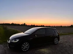 Schwarz Gebraucht 2017 VW Golf VII Highline Limousine | 16.500 €