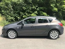 Grau Gebraucht 2013 Opel Astra Active Kleinwagen | 8.000 € (Etwas zu teuer)