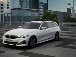 Alpinweiss iii Gebraucht 2024 BMW 318 Kombi | 32.885 € (Guter Preis)