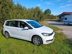 Weiß Gebraucht 2017 VW Touran Trendline Van / Kleinbus | 11.650 € (Fairer Preis)