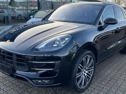 Schwarz Gebraucht 2016 Porsche Macan Turbo Chrono SUV | 34.999 €