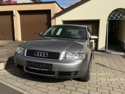 Grau Gebraucht 2001 Audi A4 Limousine | 1.799 € (Fairer Preis)