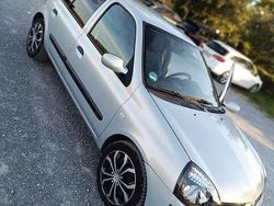 Silber Gebraucht 2004 Renault Clio II Authentique Limousine | 1.800 € (Etwas zu teuer)