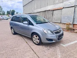 Grau Gebraucht 2011 Opel Zafira Van / Kleinbus | 4.990 € (Fairer Preis)