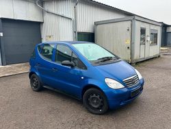 Blau Gebraucht 2000 Mercedes A140 Kleinwagen | 1.650 €