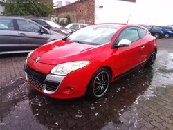 Rot Gebraucht 2009 Renault Mégane Coupé Dynamique Coupé | 3.990 € (Fairer Preis)