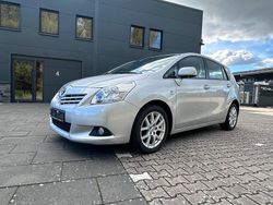 Grau Gebraucht 2010 Toyota Verso Van / Kleinbus | 6.799 € (Teuer)