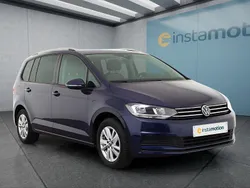 Blau Gebraucht 2024 VW Touran Van / Kleinbus | 33.599 € (Fairer Preis)