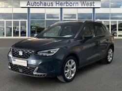 Mythosschwarz metallic Gebraucht 2024 Seat Arona FR SUV | 18.950 € (Guter Preis)