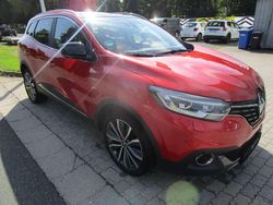 Dezir rot Gebraucht 2016 Renault Kadjar Bose Edition SUV | 11.500 € (Fairer Preis)