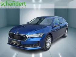 Cobalt blau metallic Gebraucht 2025 Skoda Superb Selection Kombi | 39.450 € (Teuer)