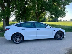 Weiß Gebraucht 2022 Tesla Model 3 Long Range Limousine | 28.990 € (Fairer Preis)