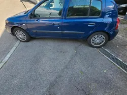 Blau Gebraucht 2003 Renault Clio II Kleinwagen | 2.600 €