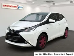 Weiß Gebraucht 2015 Toyota Aygo X-play Kleinwagen | 4.799 € (Superpreis)