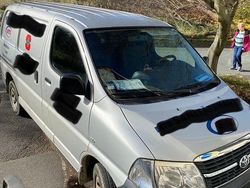Silber Gebraucht 2011 Toyota HiAce Van / Kleinbus | 6.300 € (Teuer)