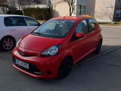 Rot Gebraucht 2013 Toyota Aygo Kleinwagen | 6.000 € (Fairer Preis)