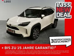 Schneeweiß Gebraucht 2024 Toyota Yaris Hybrid Team Kleinwagen | 28.780 € (Etwas zu teuer)