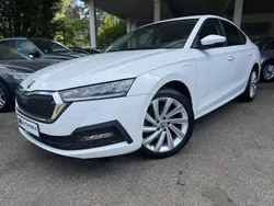 Weiß Gebraucht 2022 Skoda Octavia Ambition Limousine | 20.999 € (Guter Preis)