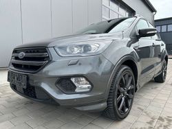 Grau Gebraucht 2018 Ford Kuga ST-Line SUV | 17.990 € (Fairer Preis)