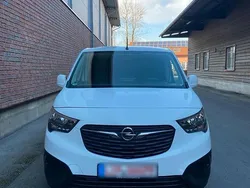 Weiß Gebraucht 2021 Opel Combo Van / Kleinbus | 11.999 € (Etwas zu teuer)