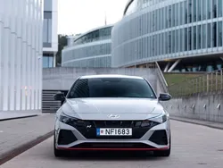Grau Gebraucht 2022 Hyundai Elantra Limousine | 28.000 €