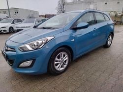 Blau Gebraucht 2015 Hyundai i30 Trend Kombi | 5.950 € (Superpreis)