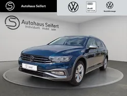 Aquamarinblau metallic (metallic) Gebraucht 2022 VW Passat Alltrack Kombi | 35.490 € (Fairer Preis)