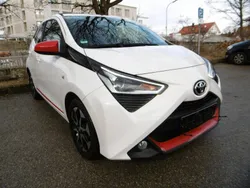 Weiß Gebraucht 2021 Toyota Aygo Team Kleinwagen | 10.900 € (Fairer Preis)