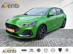Grün Neu 2025 Ford Focus ST Limousine | 39.679 € (Fairer Preis)