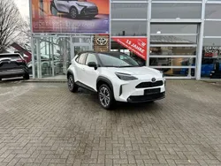 Weiss Neu 2024 Toyota Yaris Cross Plus SUV | 32.500 € (Etwas zu teuer)