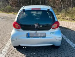 Blau Gebraucht 2006 Toyota Aygo Kleinwagen | 1.399 €
