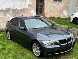 Grau Gebraucht 2007 BMW 320 Limousine | 3.600 € (Guter Preis)
