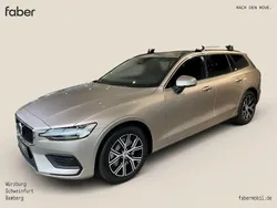 Bright dusk metallic Gebraucht 2024 Volvo V60 Core Kombi | 28.990 €