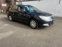 Schwarz Gebraucht 2012 Skoda Octavia Kombi | 3.900 € (Superpreis)