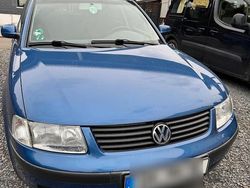 Blau Gebraucht 1999 VW Passat Kombi | 1.000 € (Guter Preis)