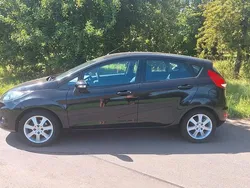 Schwarz Gebraucht 2010 Ford Fiesta Kleinwagen | 5.000 €