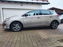 Braun Gebraucht 2013 Toyota Auris Hybrid Edition Limousine | 11.990 € (Fairer Preis)