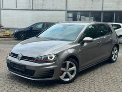 Grau Gebraucht 2016 VW Golf VII Limousine | 17.800 € (Guter Preis)