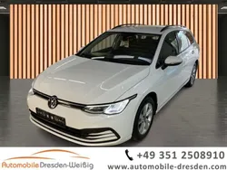 Pure white Gebraucht 2021 VW Golf VIII Life Kombi | 16.980 €
