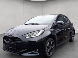 Mysticschwarz mica Neu 2025 Toyota Yaris Hybrid Comfort Limousine | 26.590 € (Fairer Preis)