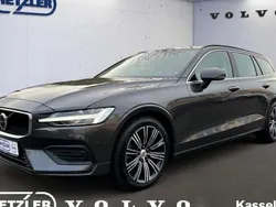 Grau Gebraucht 2023 Volvo V60 Core Kombi | 33.650 € (Guter Preis)