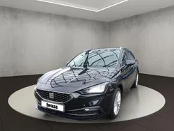 Midnight schwarz metallic Gebraucht 2023 Seat Leon XCELLENCE Kombi | 23.780 € (Fairer Preis)
