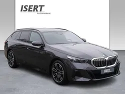 Grau Gebraucht 2024 BMW 520 M Sport Limousine | 52.690 € (Fairer Preis)