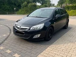 Schwarz Gebraucht 2011 Opel Astra Kombi | 3.400 € (Fairer Preis)