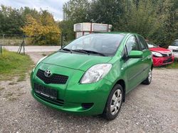 Grün Gebraucht 2008 Toyota Yaris Cool Limousine | 2.990 € (Fairer Preis)