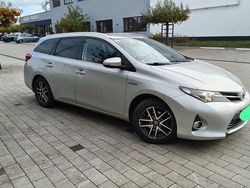 Silber Gebraucht 2014 Toyota Auris Touring Sports Kombi | 9.150 € (Guter Preis)