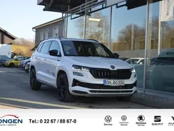 Weiß Gebraucht 2024 Skoda Karoq SportLine SUV | 38.990 € (Teuer)